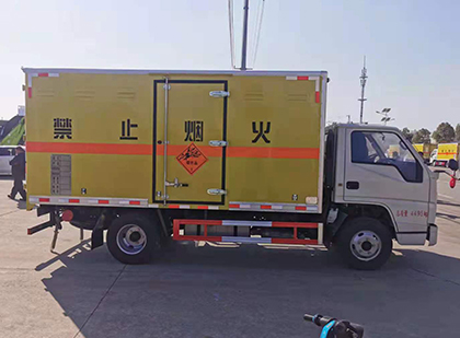 建平爆破器材运输车技术升级与安全合规新趋势